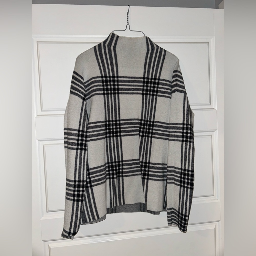 Black & white sweater
